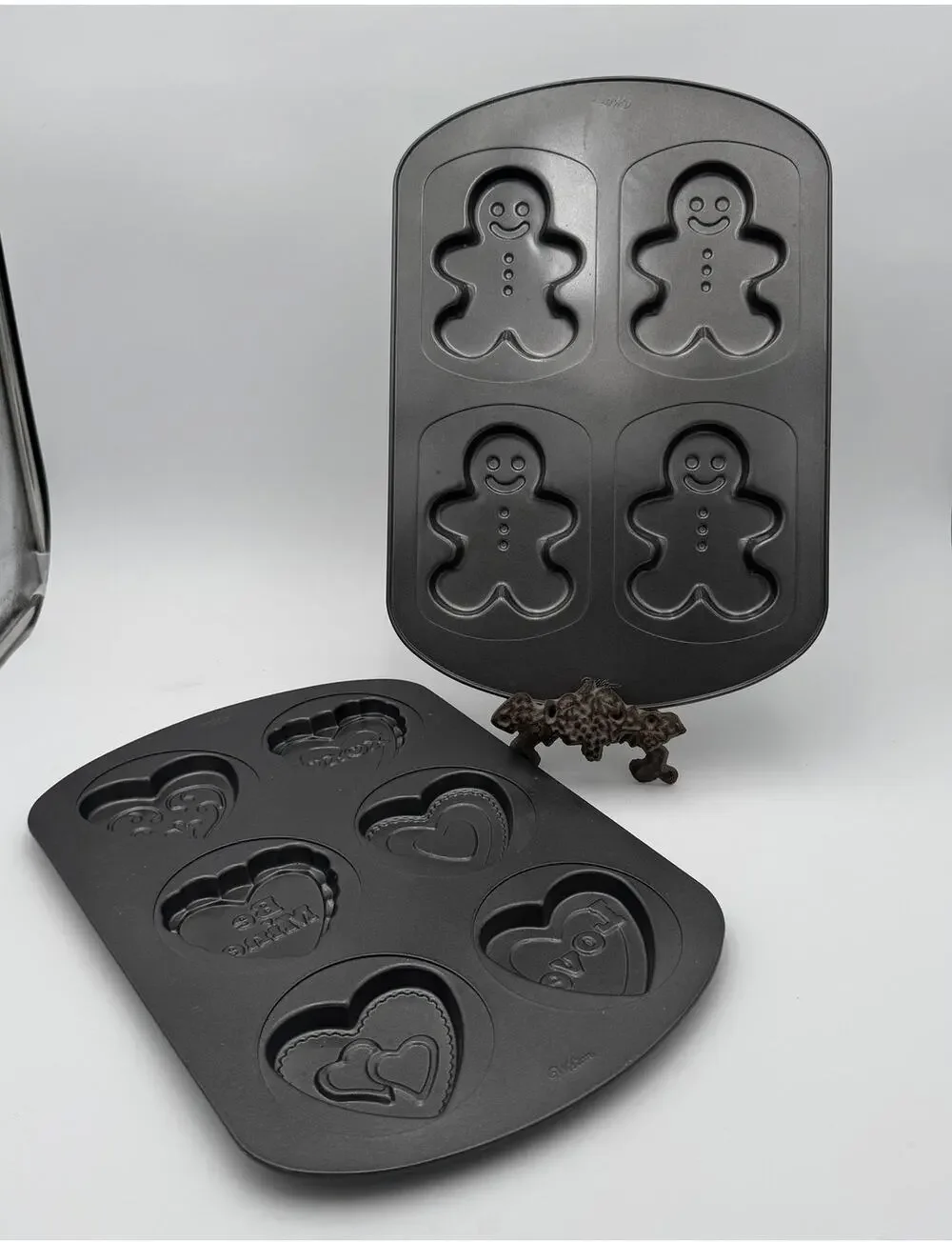 Set of 2 Wilton Gingerbread Man and Valentine Non-Stick Pans